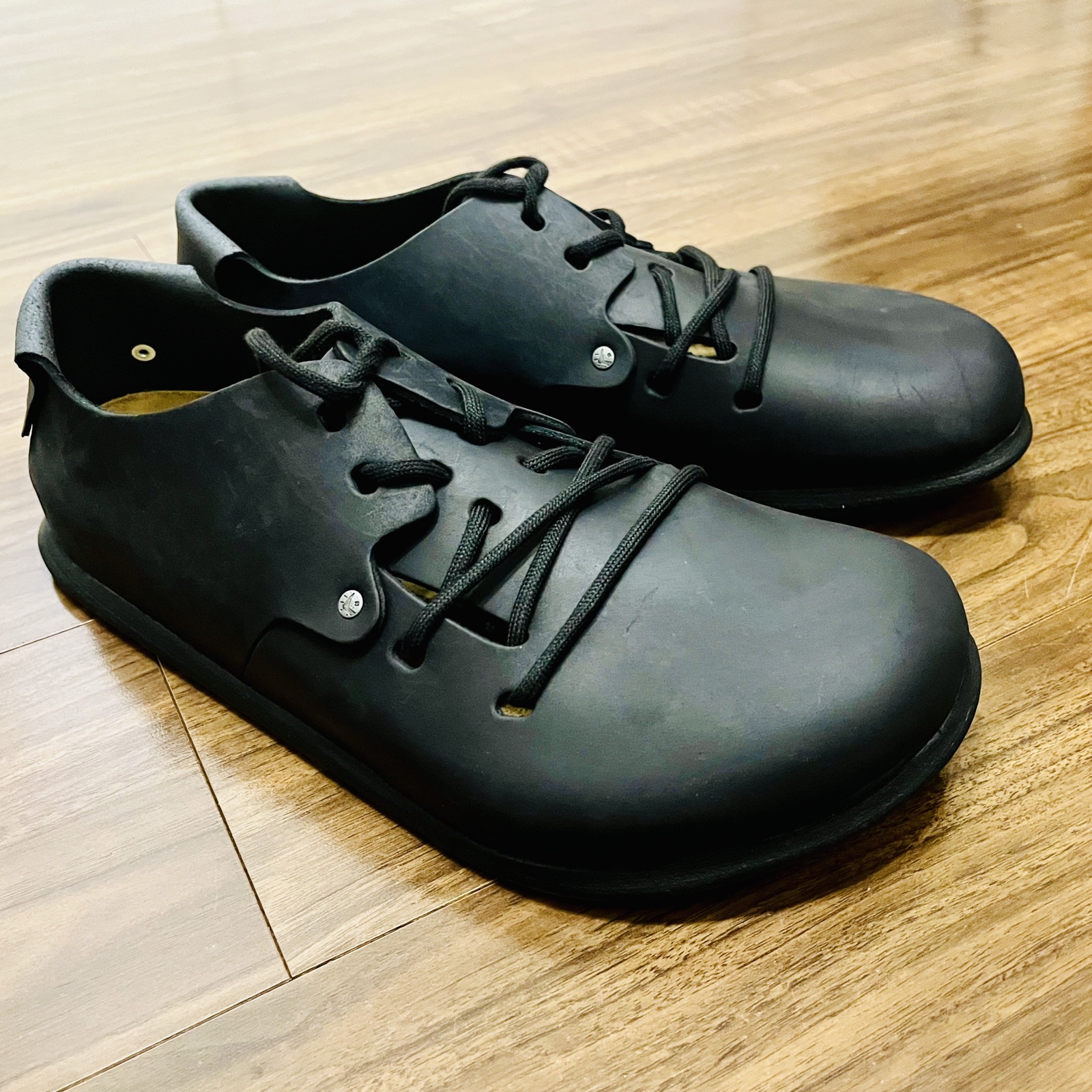 ムーンテッド(MoonTed)の日記より、新しく買い替えたビルケンシュトックのモンタナ。黒い革のレースアップシューズ