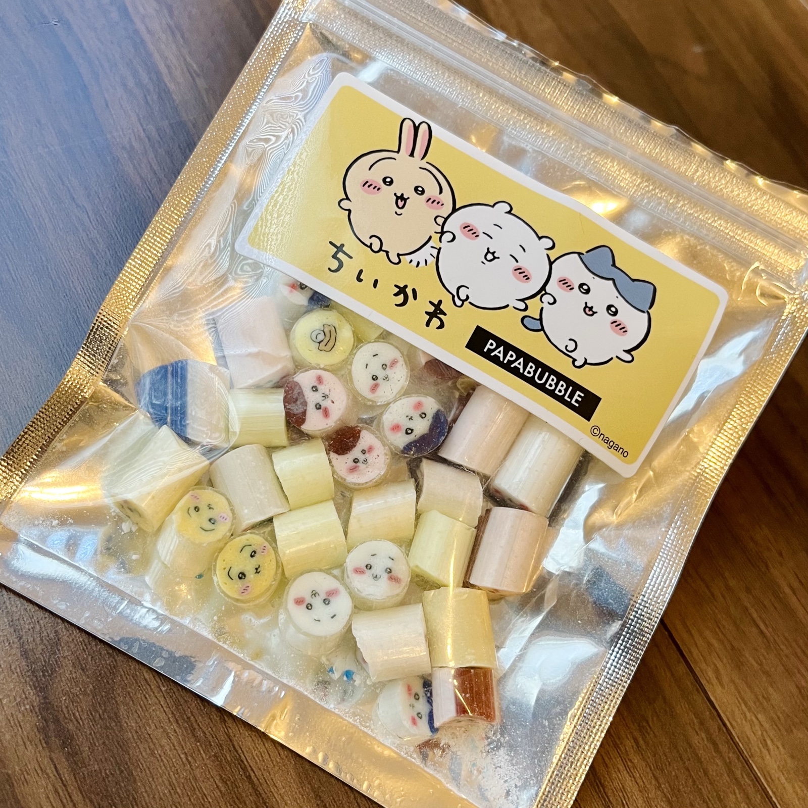 ムーンテッド（MoonTed）の日記より、パパブブレのちいかわキャンディーの袋。うさぎ、ちいかわ、ハチワレのイラストのラベル