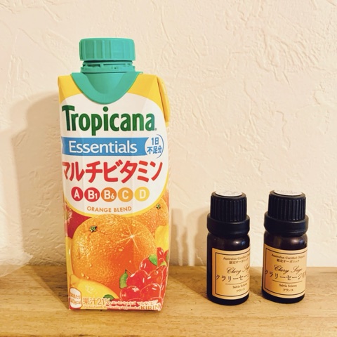 ムーンテッド（MoonTed）の日記より、トロピカーナ エッセンシャルズのマルチビタミン飲料と、クラリセージの精油2本